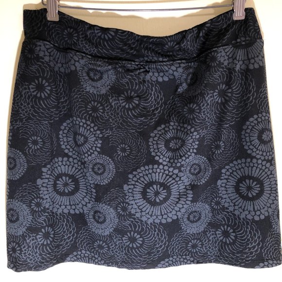 WOMANS SKORT BLACK WITH SUNBURST PATTERN SIZE 2X - Picture 1 of 5